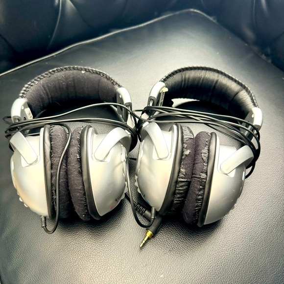 Behringer | High Performance Studio Over the Ears Headphones HPS3000 Set of Two - Picture 2 of 5